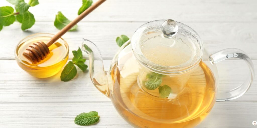 Lemon balm tea with lifestyle tips for weight loss