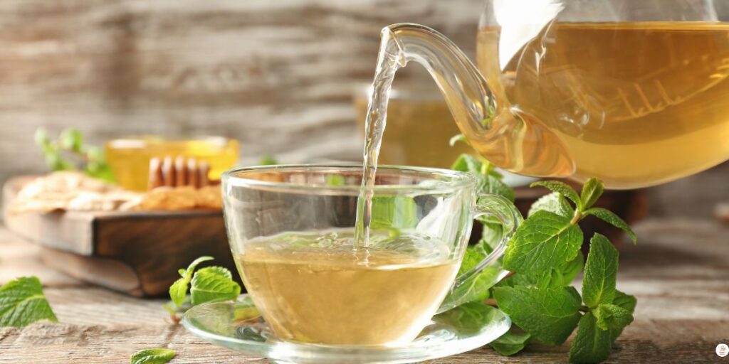 Lemon balm tea with lifestyle tips for weight loss